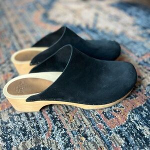 Bryr Workers Clogs in Black